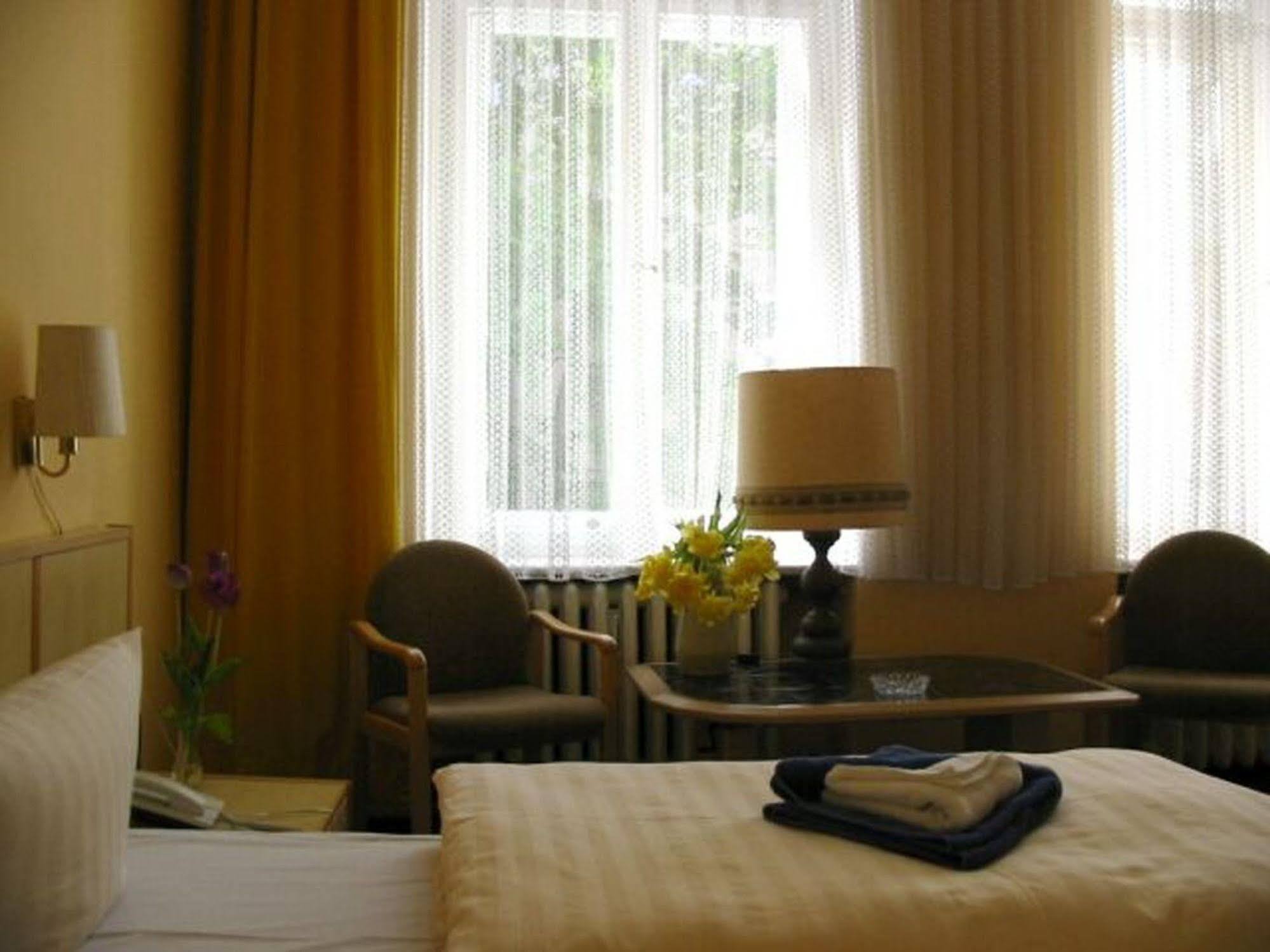 Hotel-Pension Spree Berlín Exterior foto